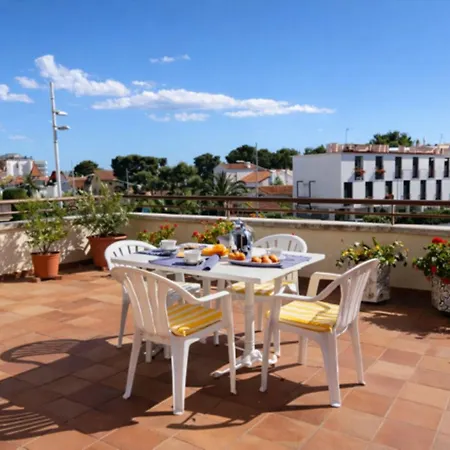 Charming With Shared Pool Views Sitges