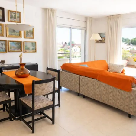 Charming With Shared Pool Views Apartment *