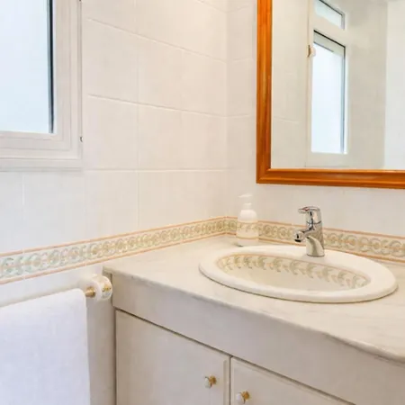 Charming With Shared Pool Views Apartament *