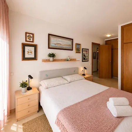 Charming With Shared Pool Views Apartment