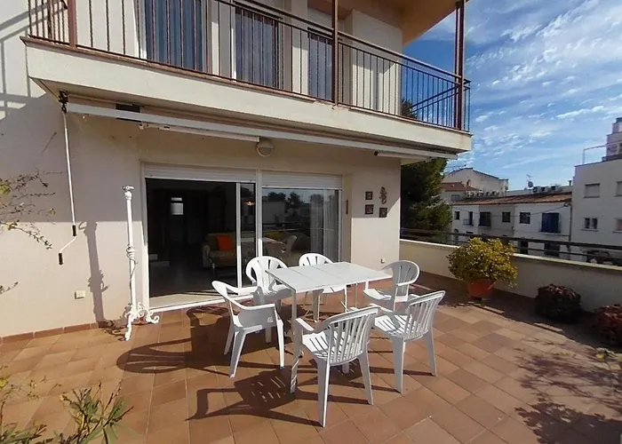 Charming With Shared Pool Views Apartamento Sitges