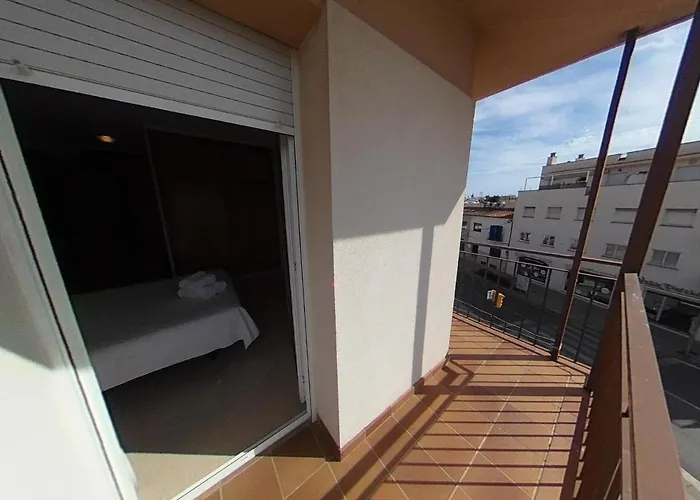Charming With Shared Pool Views Sitges