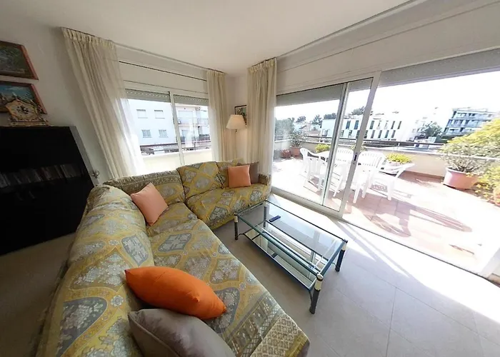 Charming With Shared Pool Views Apartamento Sitges