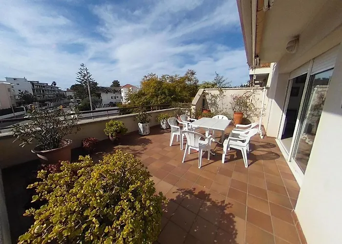 Charming With Shared Pool Views Sitges