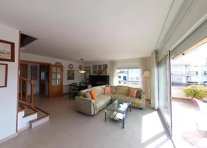 Charming With Shared Pool Views * Sitges